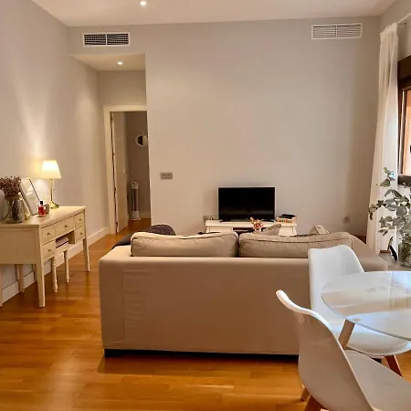Homely Sebastian Souviron Biznaga Deluxe Apartment